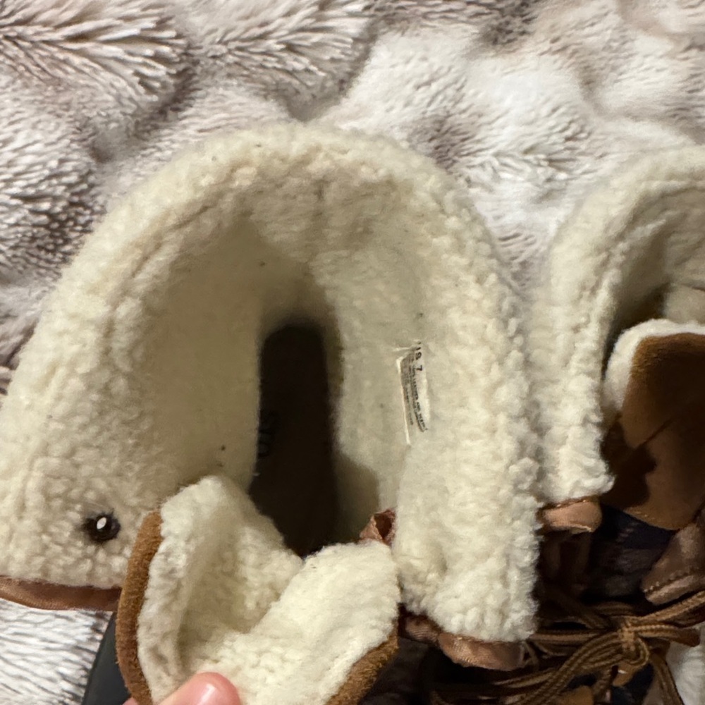 Women’s fur lined Brown and Black Winter Boots - Picture 8 of 9